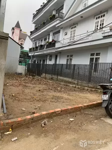 Bán đất 76m2 sổ riêng xây dựng đường Mai Hắc Đế Phường 6 Đà Lạt giá 4.5 tỷ
