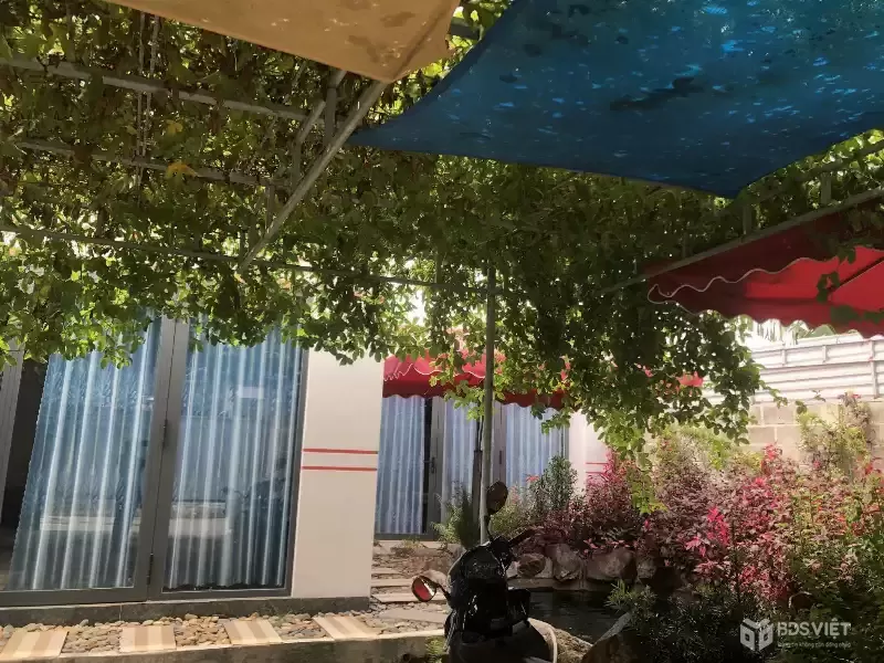 Bán Nhà Diên Toàn-Diên Khánh
-DT: 188m2 ngang 8m nở hậu
-Hướng Bắc
-Hiện trạng đường 6m ô tô né nhau
-Nhà gồm 1PN-2WC- Khách-Bếp...
-Giá bán: 3,3tỷ có TL