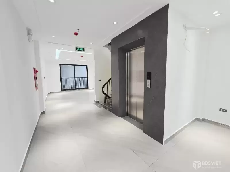 SIÊU PHẨM HOÀNG QUỐC VIỆT – KINH DOANH ĐỈNH – THANG MÁY – Ô TÔ TRÁNH – VÀI BƯỚC RA GẦN PHỐ LỚN – 2 MẶT THOÁNG VĨNH VIỄN