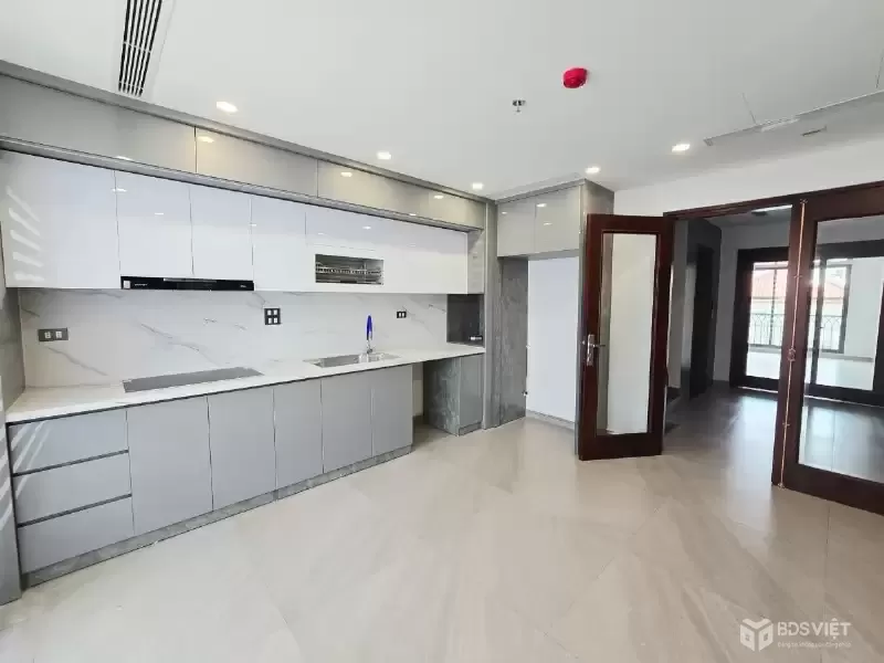 SIÊU PHẨM HOÀNG QUỐC VIỆT – KINH DOANH ĐỈNH – THANG MÁY – Ô TÔ TRÁNH – VÀI BƯỚC RA GẦN PHỐ LỚN – 2 MẶT THOÁNG VĨNH VIỄN