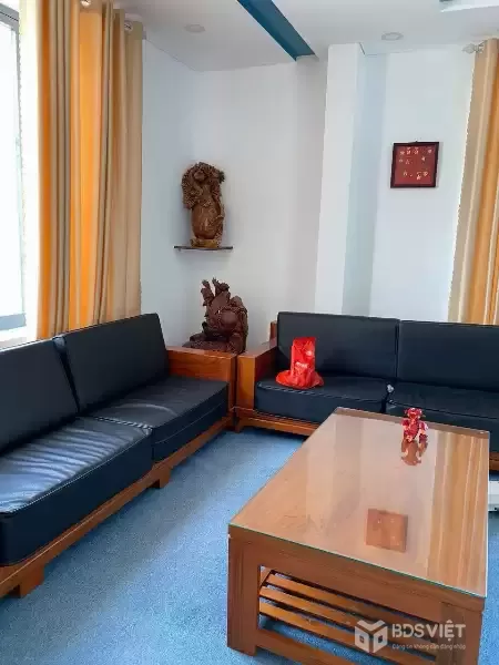 - BÁN BIỆT THỰ SIÊU SANG KĐT MỸ GIA NHA TRANG 
 - Bán căn Biệt thự Mỹ Gia Nha Trang  
- Diện tích : 300m2 ( ngang 15, dài 20) - Diện tích sàn 168m2
- Thiết kế: 1 trệt 1 lầu, tầng trệt xây dựng 132m2, tầng lầu 150m2. Tổng gồm 04 phòng ngủ, 03 WC, 0