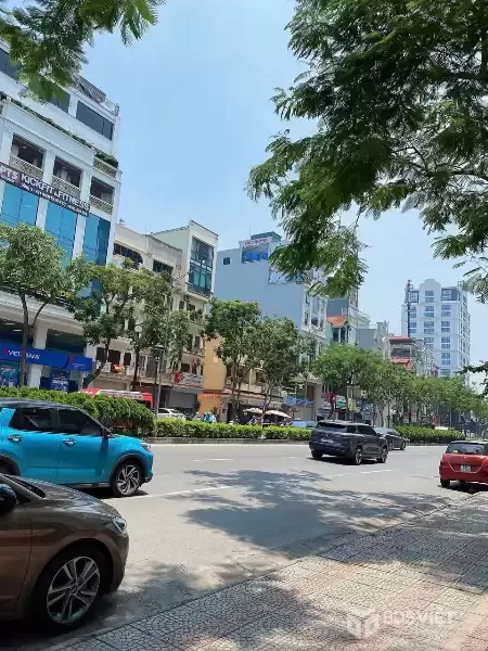 Bán đất tặng nhà 4 tầng + 4 ngủ Nguyễn Văn Cừ - Long Biên 55m2