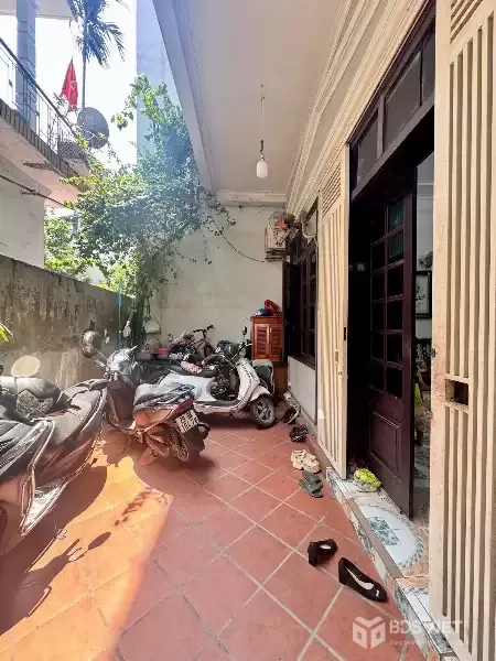 Bán đất tặng nhà 4 tầng + 4 ngủ Nguyễn Văn Cừ - Long Biên 55m2