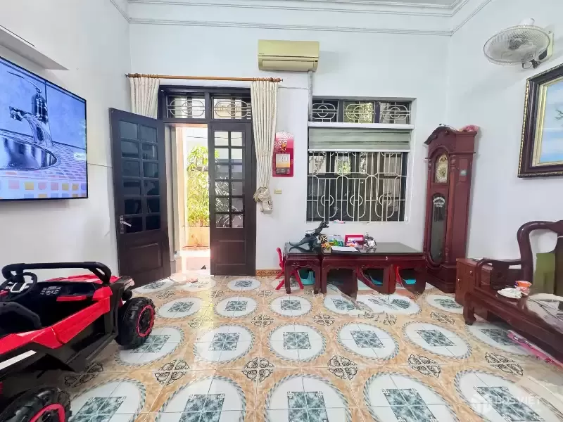 Bán đất tặng nhà 4 tầng + 4 ngủ Nguyễn Văn Cừ - Long Biên 55m2