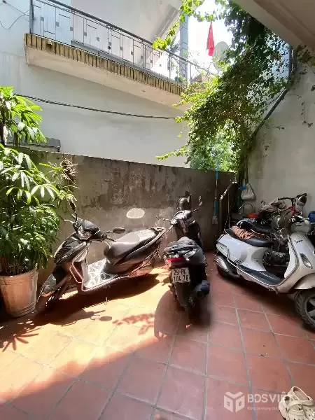 Bán đất tặng nhà 4 tầng + 4 ngủ Nguyễn Văn Cừ - Long Biên 55m2