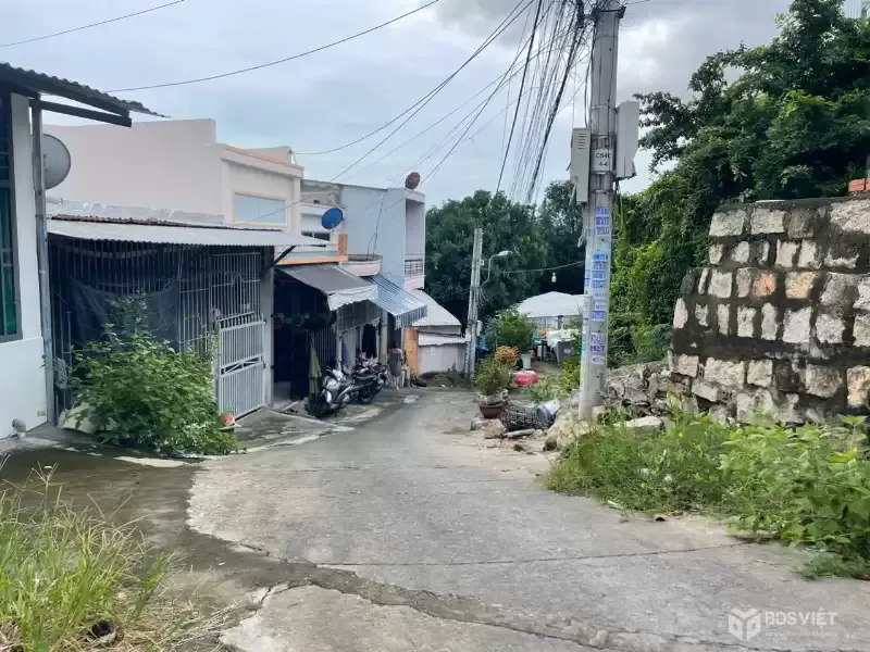 Nhà gác lửng giá rẻ chỉ 950tr – Gần khu TDC Ngọc Sơn, Ngô Đến – Sổ riêng sang tên ngay!