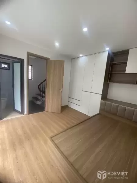 VÕNG THỊ 25M x5 TẦNG 7,95 TỶ 10M Ô TÔ TRÁNH,LÔ GÓC,XÂY MỚI FULL NỘI THẤT,GẦN HỒ