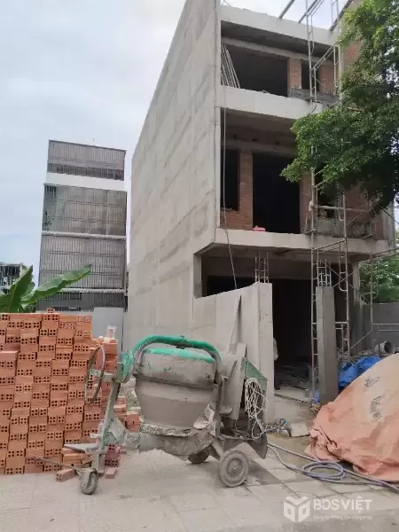 Bán giá nguyên căn gói 5 Mỹ Gia, hướng  Tây Nam
- 4 PN, 5 WC
- nhà đang hoàn thiện
- lô sạch đẹp, đường 82, cách ngã tư 10m
giá bán 8ty