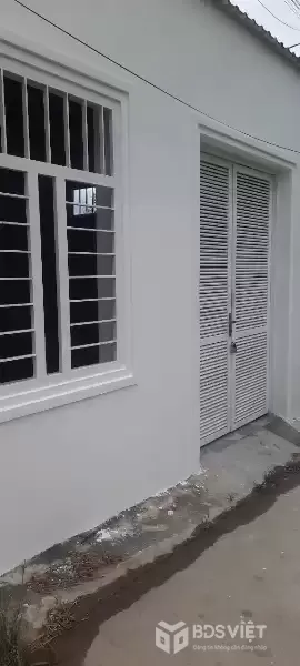 BÁN NHÀ 2 MẶT HẺM TRƯỚC SAU THÔN ĐẮC LỘC - BẮC NHA TRANG (VĨNH PHƯƠNG) 
- Diện tích 82.6m2 full ONT
- Ngang 5m. Hướng Đông Bắc và Tây Nam
- Hẻm betong rộng 4-5m và 3m. 
- Pháp lý Sổ hồng sở hữu lâu dài
- Kết cấu cấp 4 với 1pn (có thể tách thành 2pn),