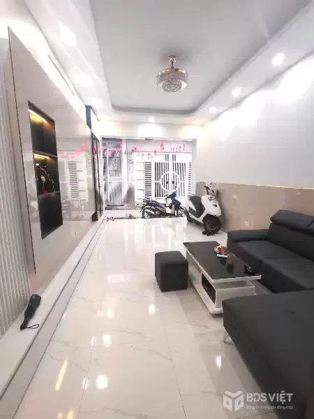  SIÊU PHẨM LÔ GÓC – CẦU GIẤY – 3 THOÁNG – Ô TÔ ĐỖ CỬA – 50M RA PHỐ XUÂN THUỶ – Ở SƯỚNG – KINH DOANH ĐỈNH