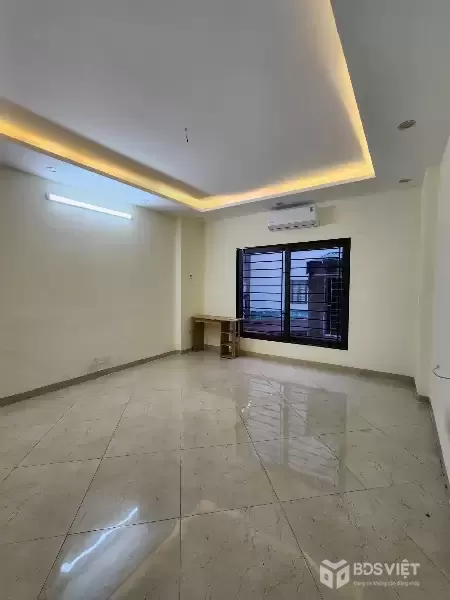 Bán Nhà  Đê Tô Hoàng 28m2, 5 tầng. mặt tiền 4.1m. giá 7.5 Tỷ Hai Bà Trưng Hà Nội