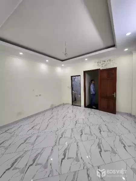 Bán Nhà  Đê Tô Hoàng 28m2, 5 tầng. mặt tiền 4.1m. giá 7.5 Tỷ Hai Bà Trưng Hà Nội