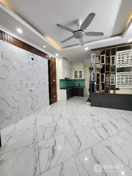 Bán Nhà  Đê Tô Hoàng 28m2, 5 tầng. mặt tiền 4.1m. giá 7.5 Tỷ Hai Bà Trưng Hà Nội