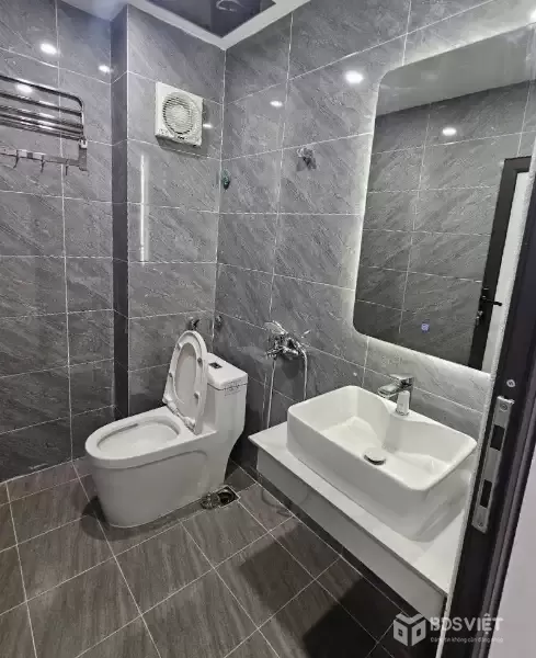 Lĩnh Nam Nhà Phân Lô 5 tầng, 2 mặt thoáng. View Hồ Thế Đất Vượng Khí, Tài Lộc Hưng Thịnh!