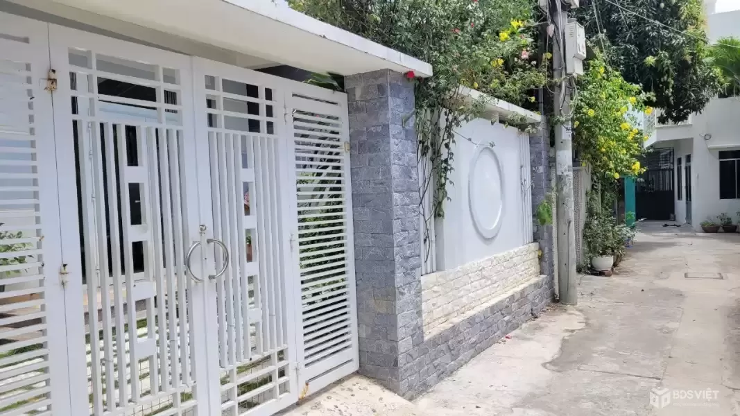 Nhà 1 trệt 1 lầu 1 tum – 5PN, hẻm 4m Phú Đức, Vĩnh Hòa – 9,5 tỷ