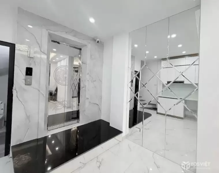 PHỐ XUÂN LA, CHƯA ĐẾN 10 TỶ - 6 TẦNG THANG MÁY, Ô TÔ ĐỖ CỔNG, NỘI THẤT XỊN XÒ.