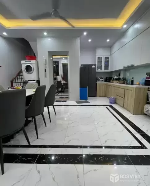 BÁN NHÀ VÕ CHÍ CÔNG, NHÀ ĐẸP, 6 TẦNG THANG MÁY, Ô TÔ ĐỖ CỔNG, FULL NỘI THẤT – 10 TỶ