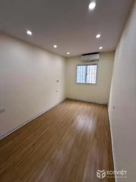 ⚡️ CẢNH BÁO NHÀ ĐẸP: KHUNG CỘT CHẮC - DÂN XÂY - CÁCH PHỐ 20M !: Bán nhà Đống Đa, Khâm Thiên.