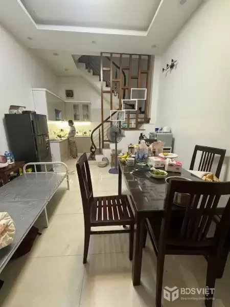 Bán Nhà Hào Nam 31m2. 4 tầng.mặt tiền 4.2m. giá 8.86 Tỷ Đống Đa Hà