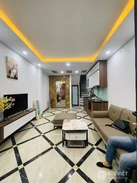 Bán Nhà Dương Văn Bé 37m2. 5 tầng. mặt tiền 3.5m. giá 11 tỷ Hai Bà Trưng Hà Nội