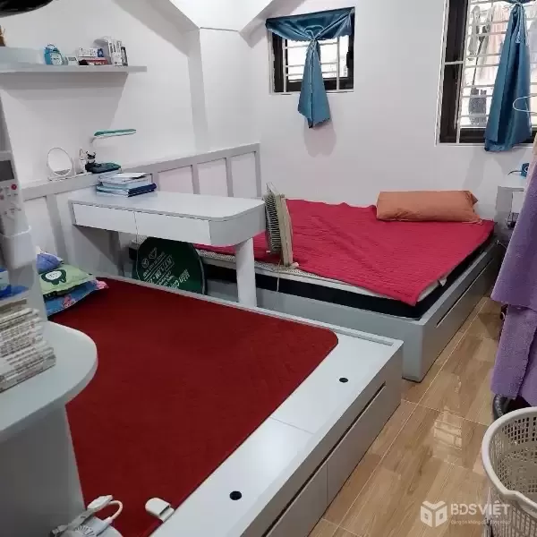 tập thể tầng 1 hoàng quốc việt DT 45/60m 6,5 tỷ ô tô đỗ cửa,kinh doanh