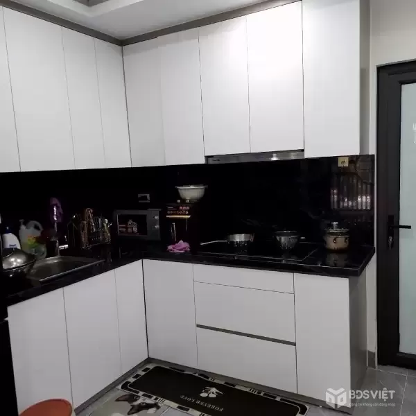 tập thể tầng 1 hoàng quốc việt DT 45/60m 6,5 tỷ ô tô đỗ cửa,kinh doanh