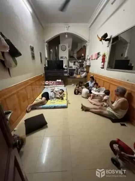 Bán Nhà  Hoàng Hoa Thám 26m2.  4 tầng. mặt tiền 3.1m. giá 6.988 Tỷ Ba Đình Hà Nội