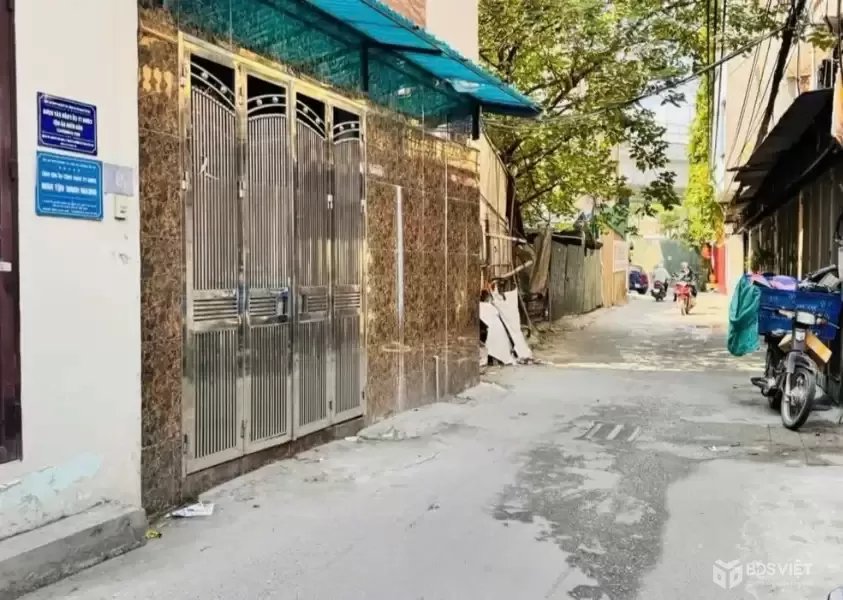 SIÊU PHẨM PHẠM VĂN ĐỒNG – BÁN ĐẤT TẶNG NHÀ, Ô TÔ ĐỖ CỬA– NGÕ THÔNG KINH DOANH – 33M2, 7.7 TỶ