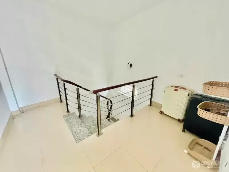 Bán Nhá Ngõ Văn Hương 38m2. 5 tầng. mặt tiền 3.2m. giá 8.5 Tỷ Đống Đa Hà Nội