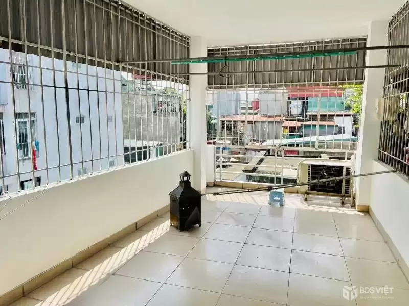 Bán Nhá Ngõ Văn Hương 38m2. 5 tầng. mặt tiền 3.2m. giá 8.5 Tỷ Đống Đa Hà Nội