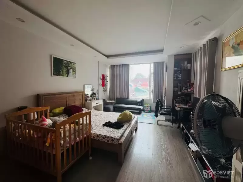 Bán nhà Hoàng Hoa Thám 38m2. 5 tầng. mặt tiền 3.5m. giá 10.5 Tỷ Ba Đình Hà Nội