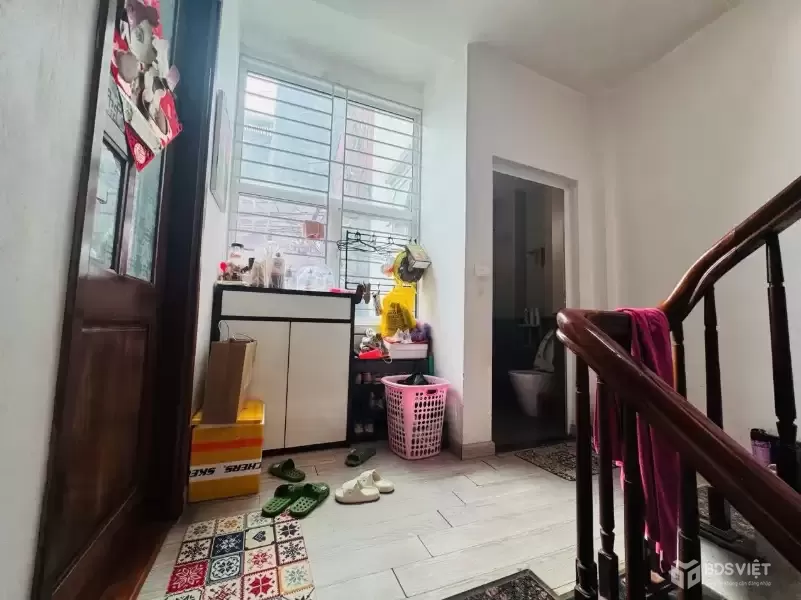 Bán nhà Hoàng Hoa Thám 38m2. 5 tầng. mặt tiền 3.5m. giá 10.5 Tỷ Ba Đình Hà Nội