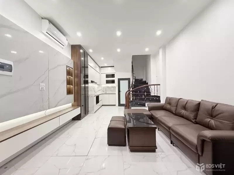 bán nhà đội cấn DT 35m giá 11,5 tỷ lô góc 2 nhà ra phố,full nội thất