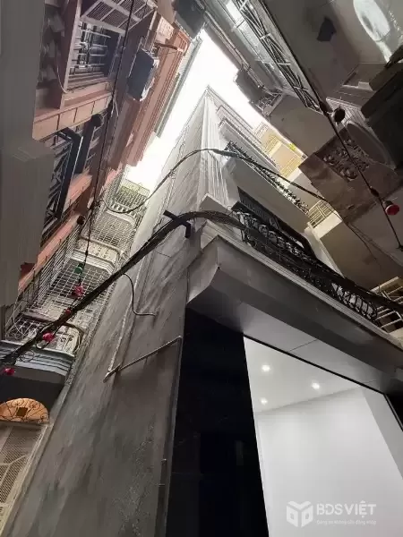 bán nhà đội cấn DT 35m giá 11,5 tỷ lô góc 2 nhà ra phố,full nội thất