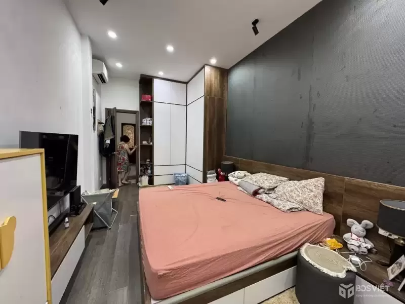 PHÂN LÔ NGÕ 213TRẦN ĐẠI NGHĨA- Ô TÔ ĐỖ CỬA – Ô CHỜ THANG MÁY – 2 THOÁNG TRƯỚC SAU