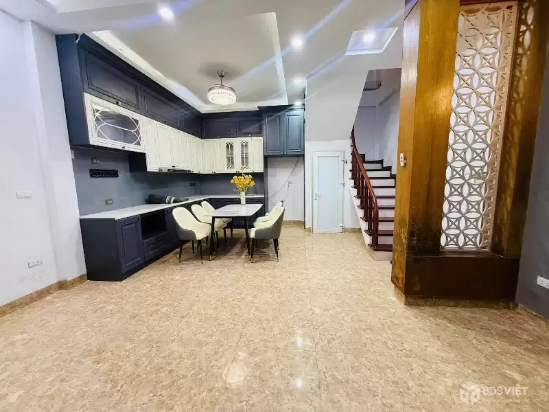 Bán Nhà Hồ Đắc Di 39m2. 6 tầng. mặt tiền 5.3m. giá 12.6 Tỷ Đống Đa Hà Nội