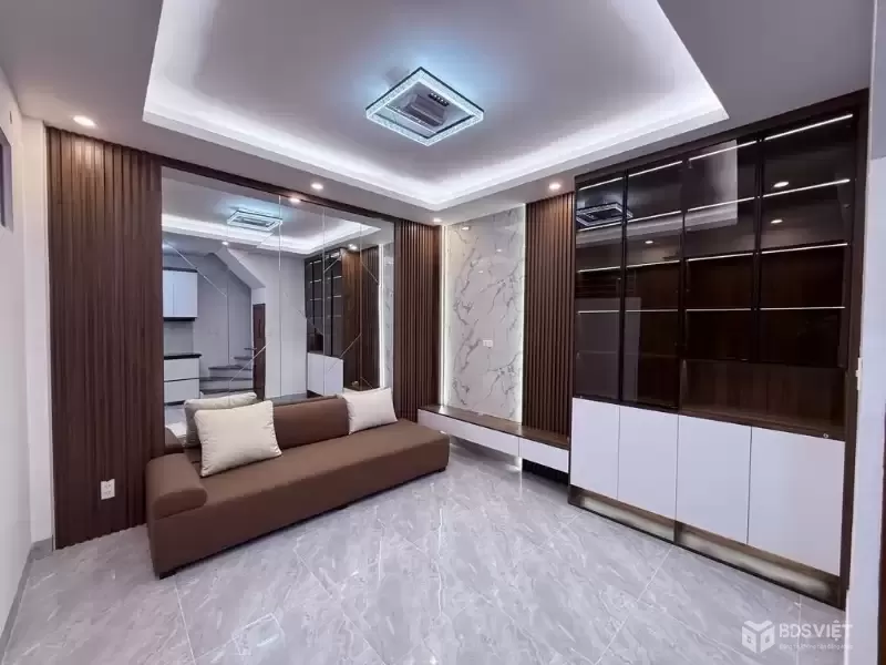 bán nhà xuân la DT 23m x5 tầng 6,950 tỷ 40m ô tô tránh,ngõ thông,full nội thất