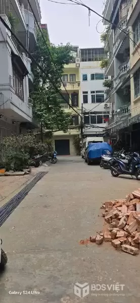 Bán Nhà Tân Ấp 60m2. 5 tầng. mặt tiền 5m. giá 20 Tỷ Ba Đình Hà Nội