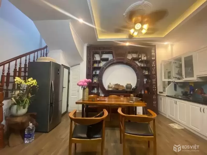 hoàng hoa thám DT 35m x5 tầng 7,8 tỷ ngõ thông,rộng,gần ô tô,full nội thất