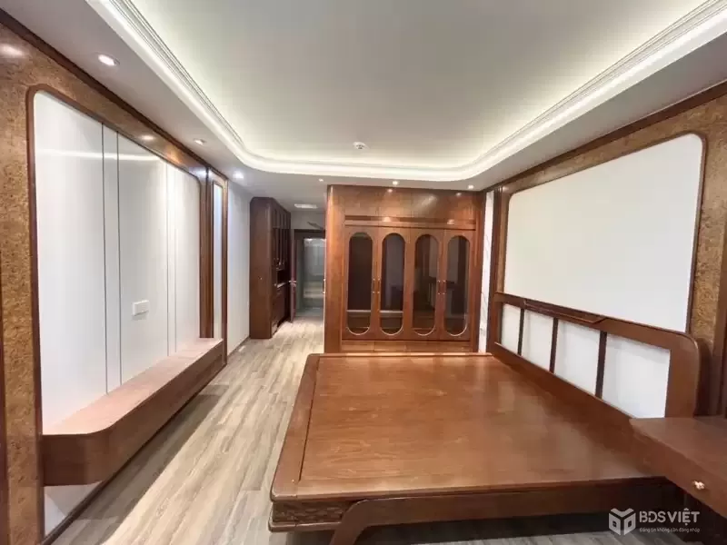 trần quốc hoàn 40m x7 tầng thang máy 21,7 tỷ- phân lô-gara ô tô,vỉa hè-20m ra phố