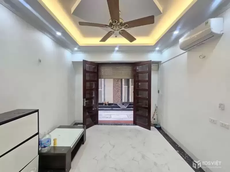 Bán Nhà Đường 8/3. 33m2. 5 tầng. mặt tiền 4.1m. giá 8 Tỷ Hai Bà Trưng Hà Nội