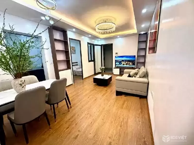 căn hộ tập thể tầng 2  hoàng quốc việt DT 65m giá 4,18 tỷ full nội thất