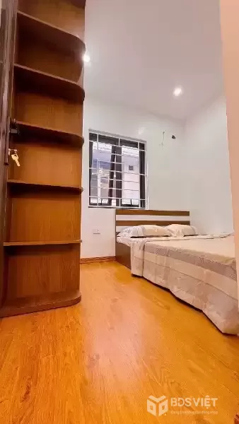 căn hộ tập thể tầng 2  hoàng quốc việt DT 65m giá 4,18 tỷ full nội thất