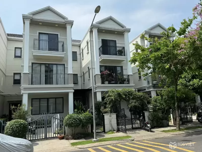 Bán nhà phố liền kề trệt 3 lầu giá cực tốt - khu compound bảo vệ 24\24 full nội thất.