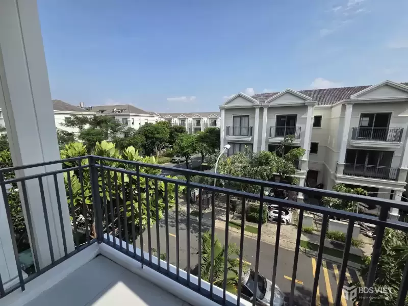 Bán nhà phố liền kề trệt 3 lầu giá cực tốt - khu compound bảo vệ 24\24 full nội thất.