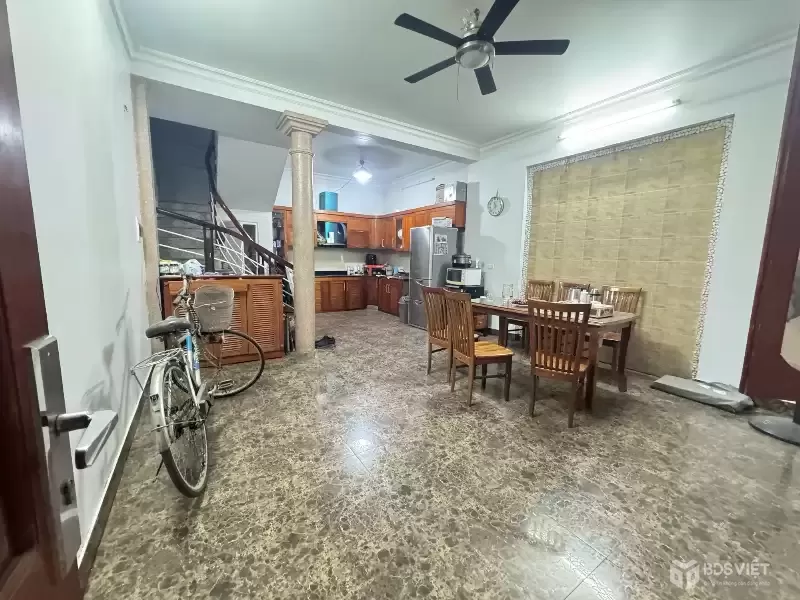 Bán nhà Hoàng Cầu 42/46m2.  5 tầng. mặt tiền 5.6m. giá 17.2 Tỷ Đống Đa Hà Nội