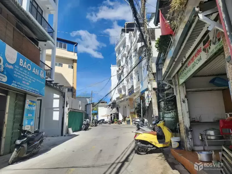 CHO THUÊ NHÀ NGUYÊN CĂN MĂT TIỀN ĐƯỜNG NGUYỄN THI NGHĨA. P 2 TP ĐÀ LAT