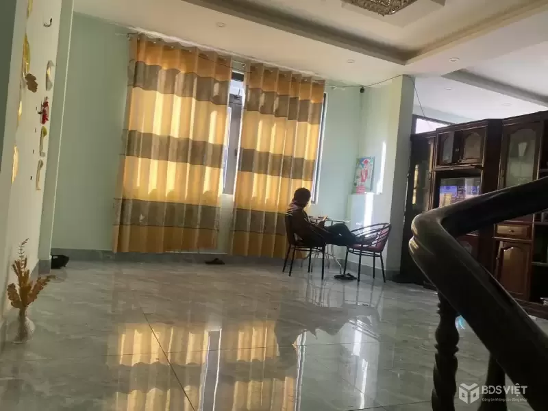 Cho thuê nhà mặt tiền đường Mạc Đĩnh Chi. P 4 tp đà lat