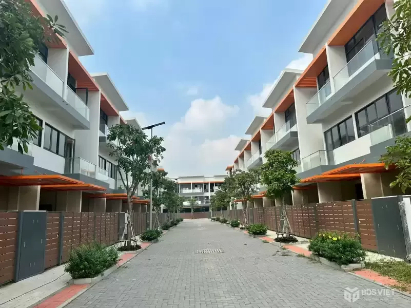 NHÀ PHỐ NHỈNH 4 TỶ - 20 ĐẾN PHÚT PHÚ MỸ HƯNG - 1 TRỆT 2 LẦU