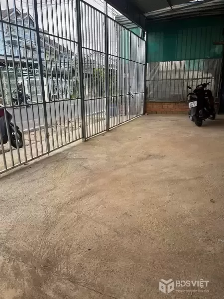 CHO THUÊ KHO 200M NGAY MẶT TIỀN ĐƯỜNG HỒ XUÂN HƯƠNG ĐÀ LẠT 10TR/ THÁNG